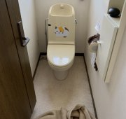 トイレ本体の入れ替えですの施工前の様子